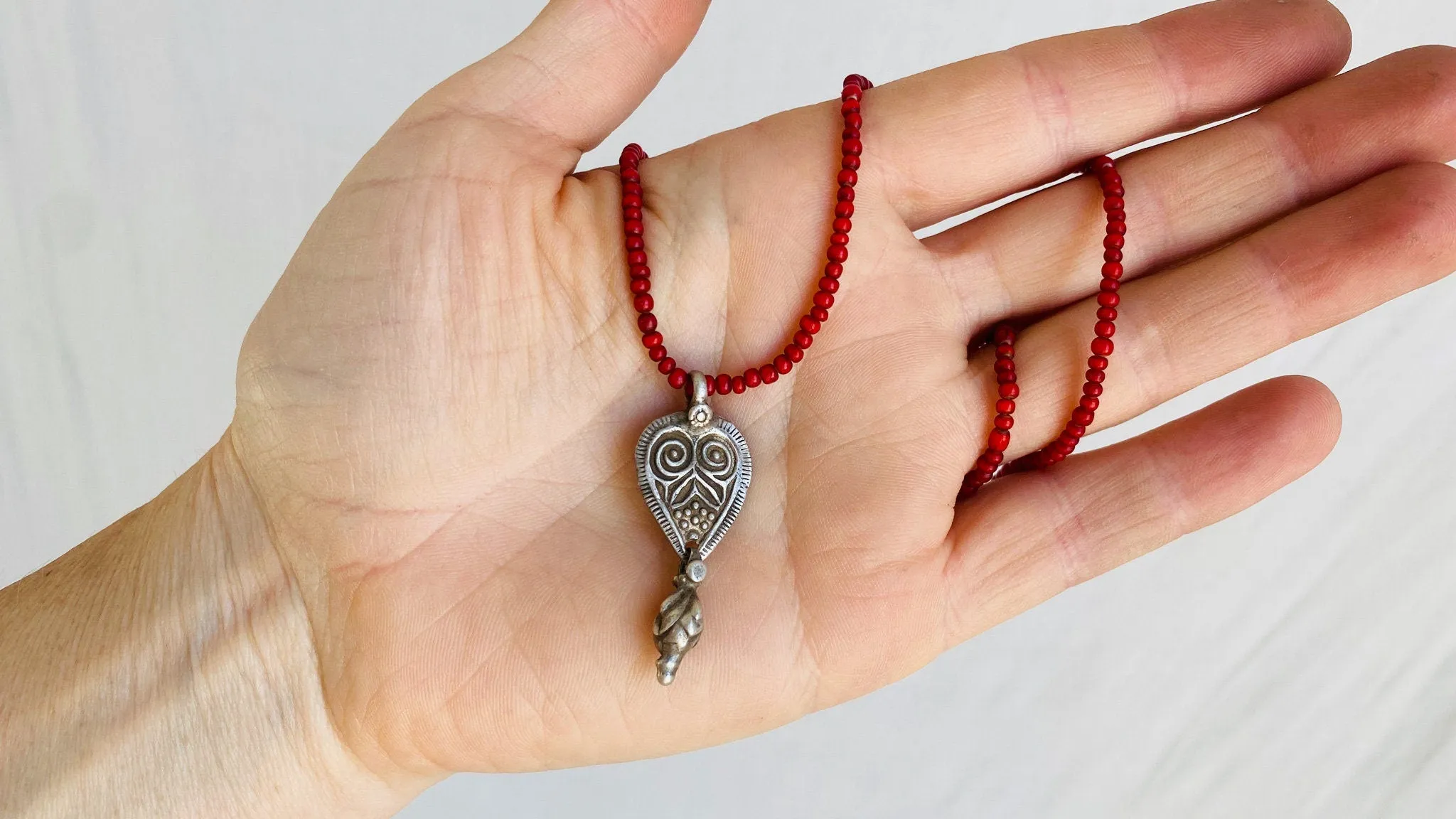 Antique White Heart Silver Pendant Necklace.