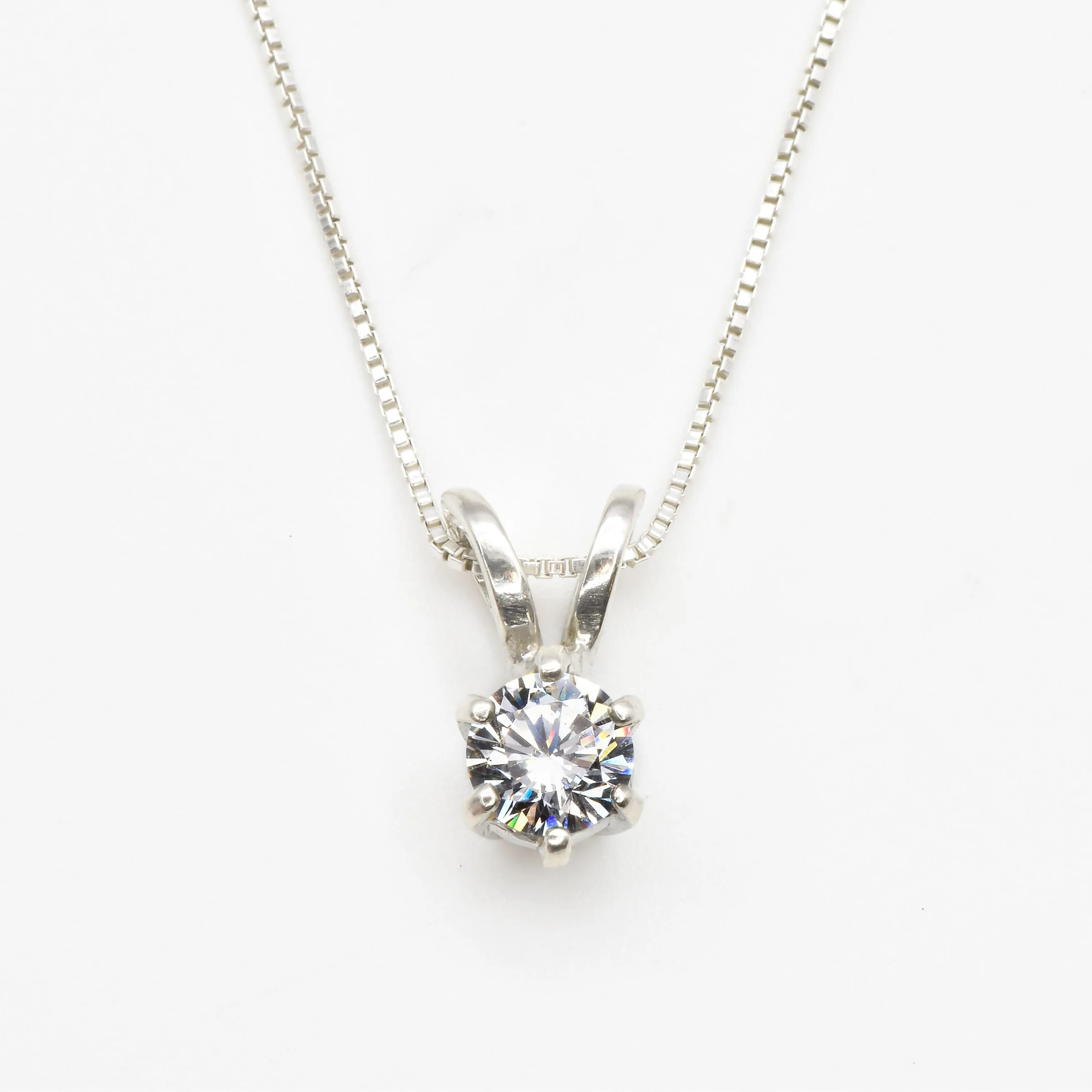 Dainty Diamond Pendant - Sparkly Round Necklace - Classic Diamond Necklace