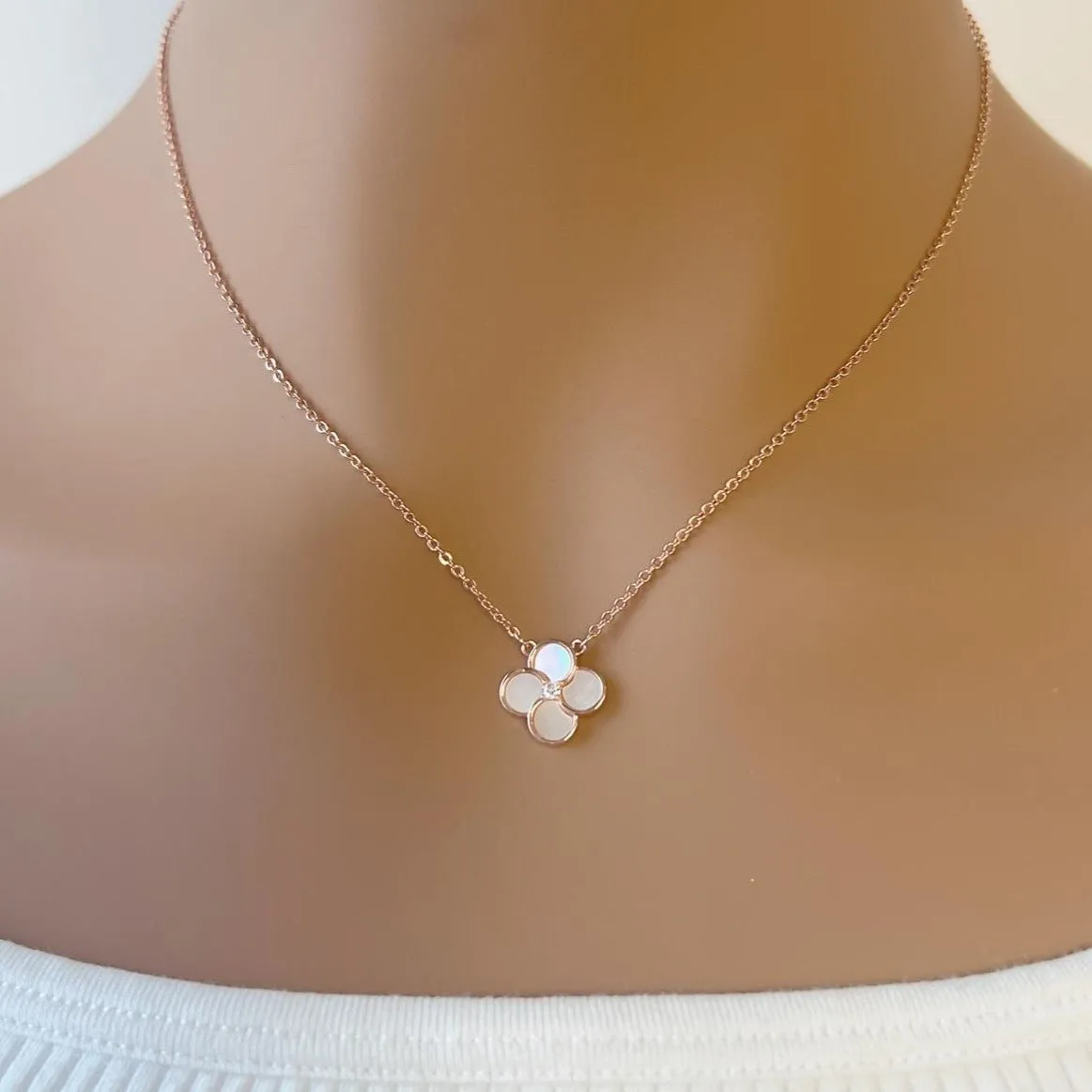 Mother of Pearl Clover Leaf Necklace